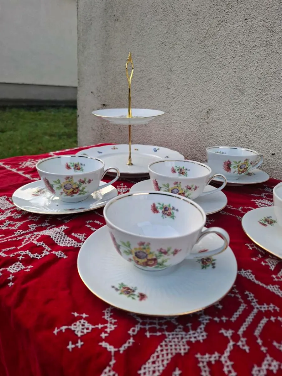 6 china cups and cake stand postage possible - Image 3