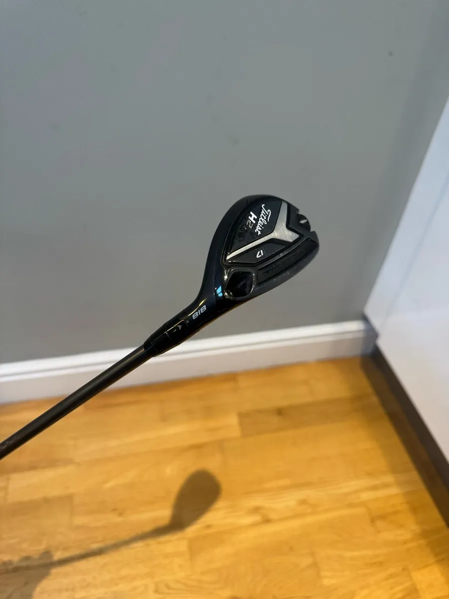 Titleist H2 / 17 degree / rogue stiff shaft - Image 1