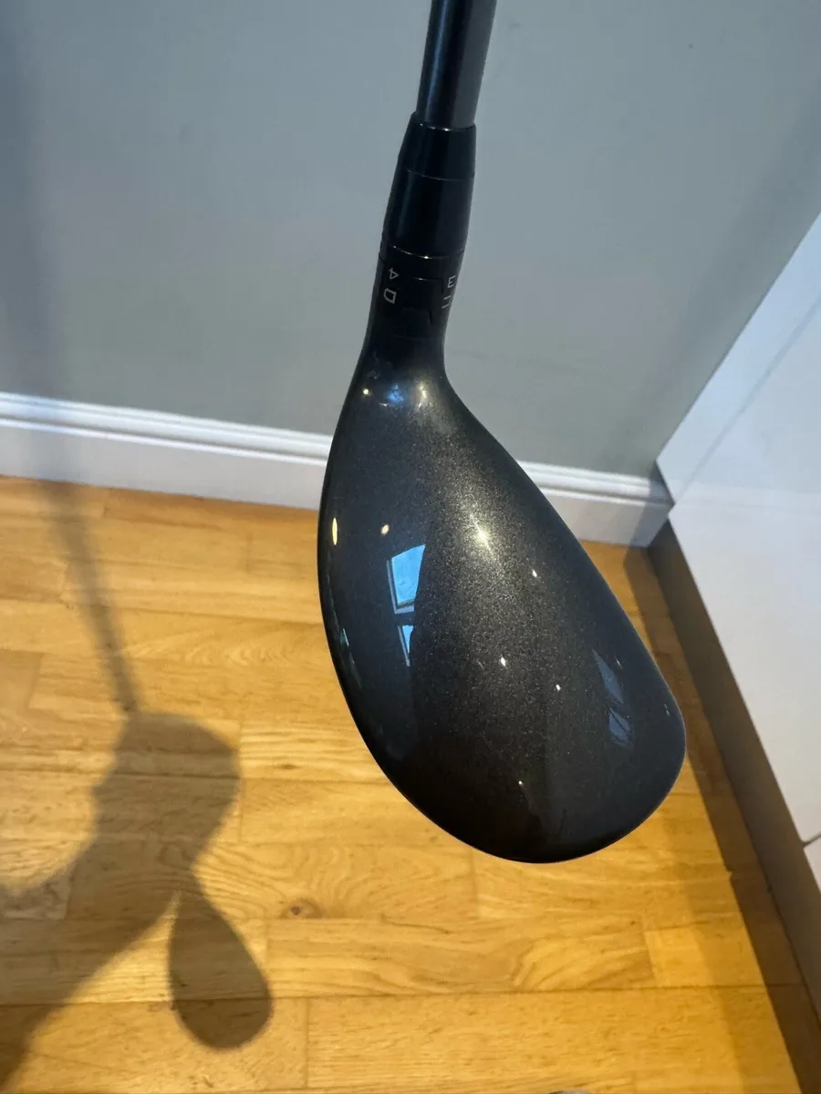 Titleist H2 / 17 degree / rogue stiff shaft - Image 3