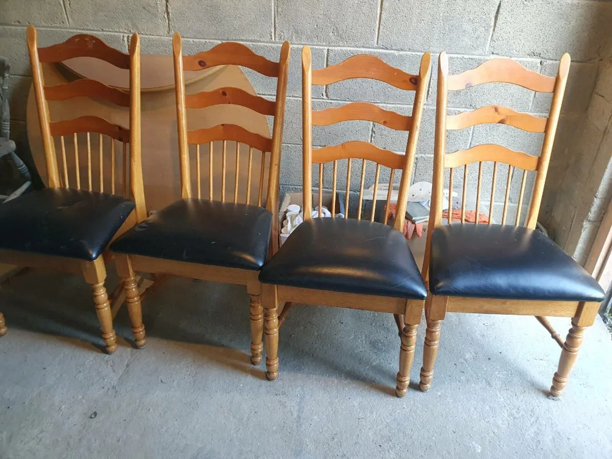 Set of 4 solid wood dining chai - Image 1