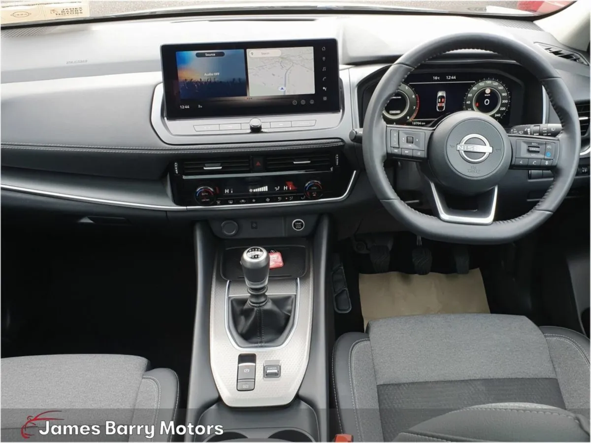 Nissan Qashqai 1.3 PET MILD HYBRID SV PREMIUM - Image 3