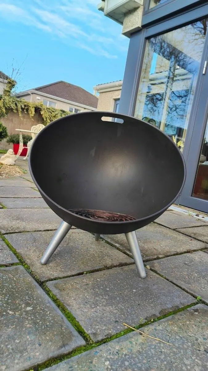 Fire pit - Image 1