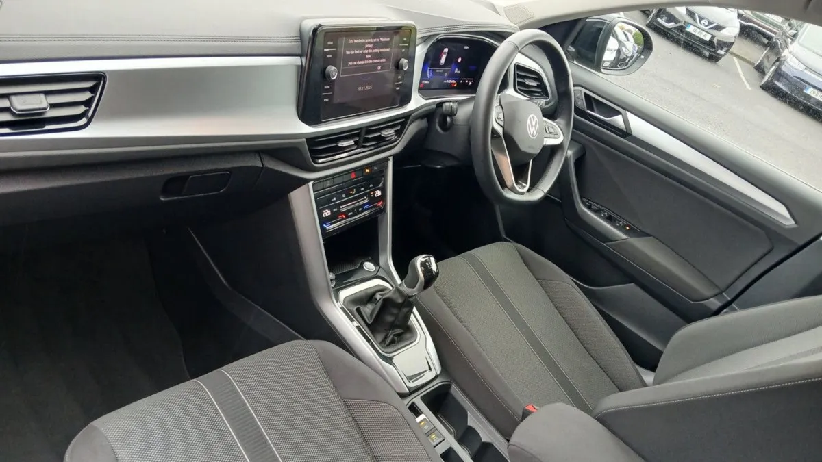 Volkswagen T-Roc Edition 75 1.0tsi M6F 116HP  rea - Image 3