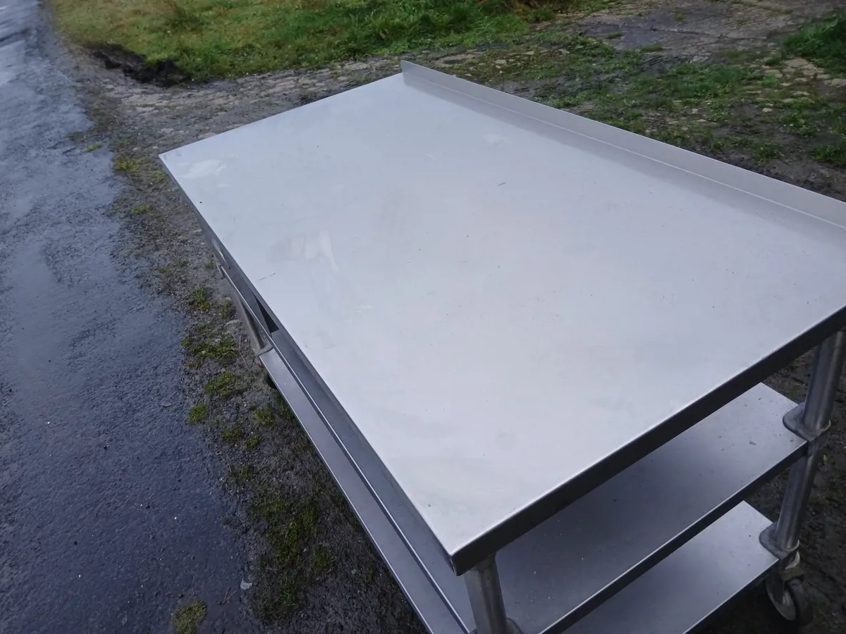 Staneless steel cabbinet table/on wheels del - Image 4