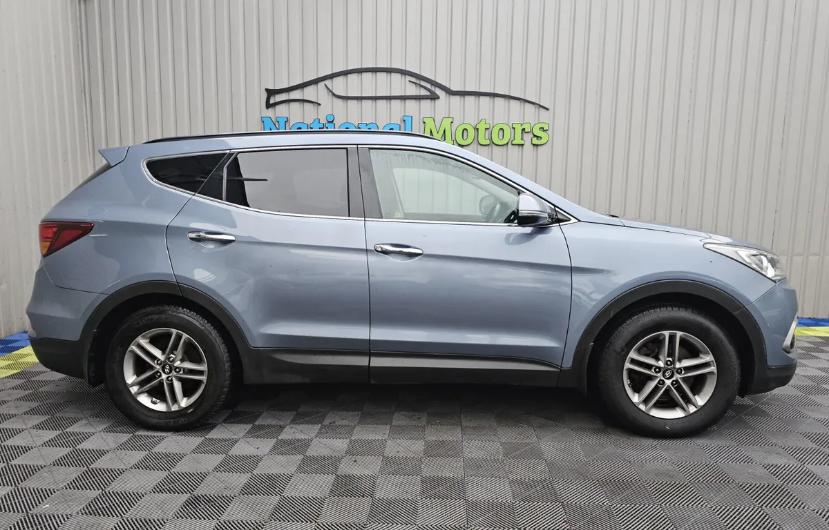 2017 Hyundai Santa Fe 2.2D CRDi 4WD Executive - Image 2