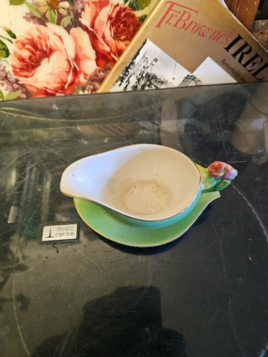 Vintage Royal Winton Sauce Boat and Plate - Image 2