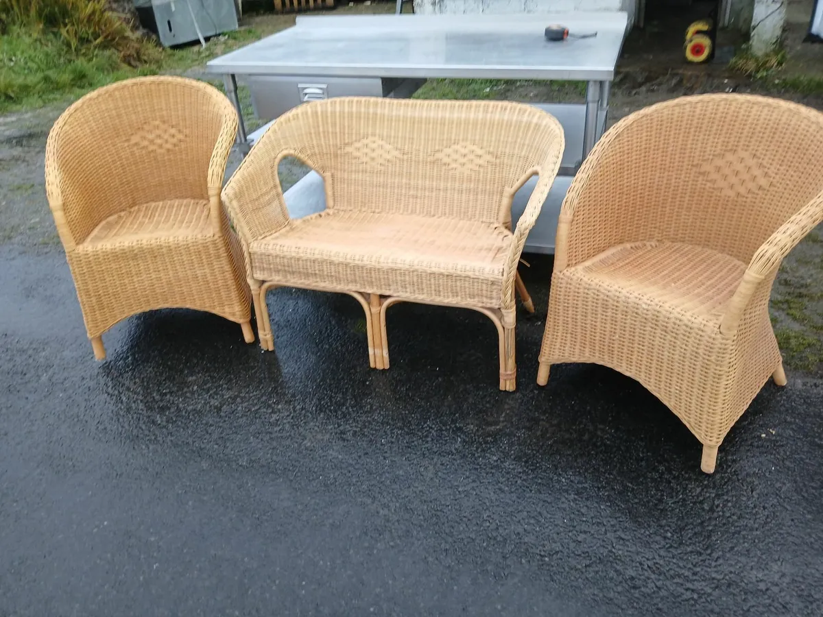 Chairs 💺 💺 💺....lot of (3)..caines suites  del - Image 2