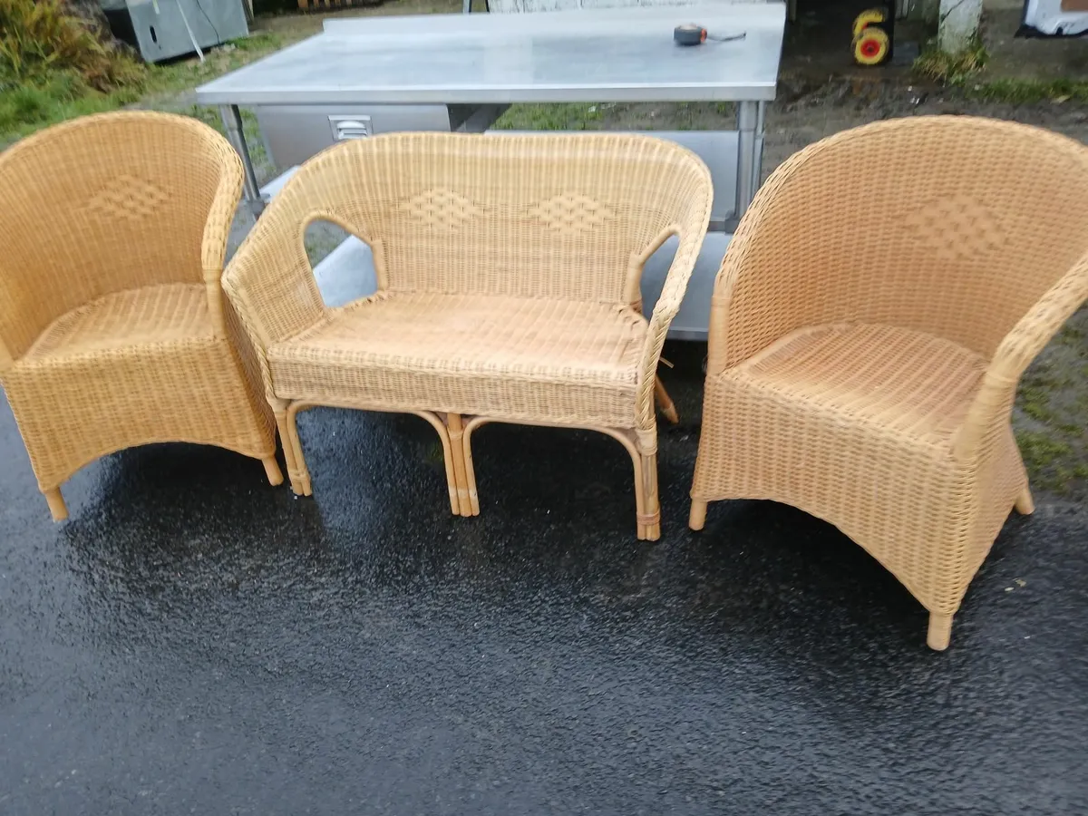 Chairs 💺 💺 💺....lot of (3)..caines suites  del - Image 4