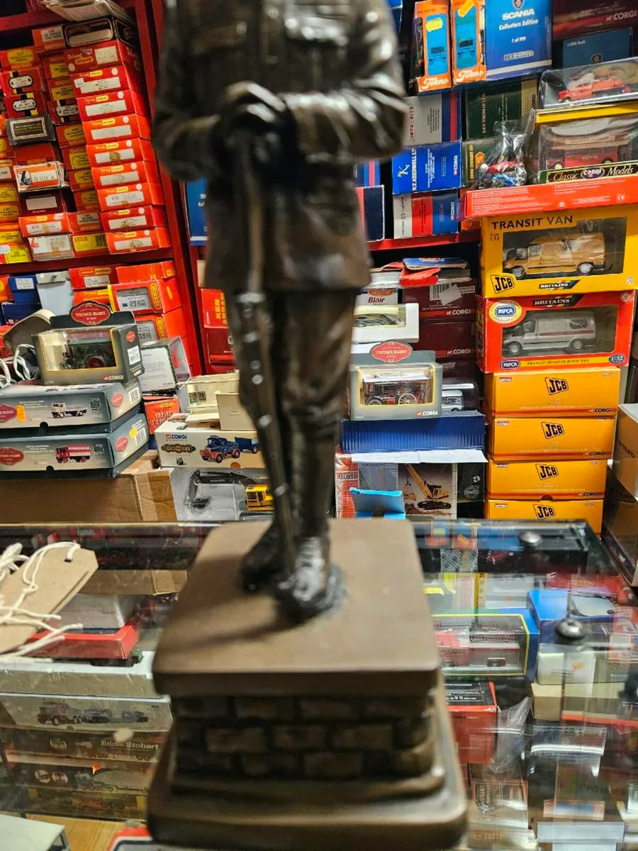 Reson Figure Tomb of the Unknown Soldier - Image 3