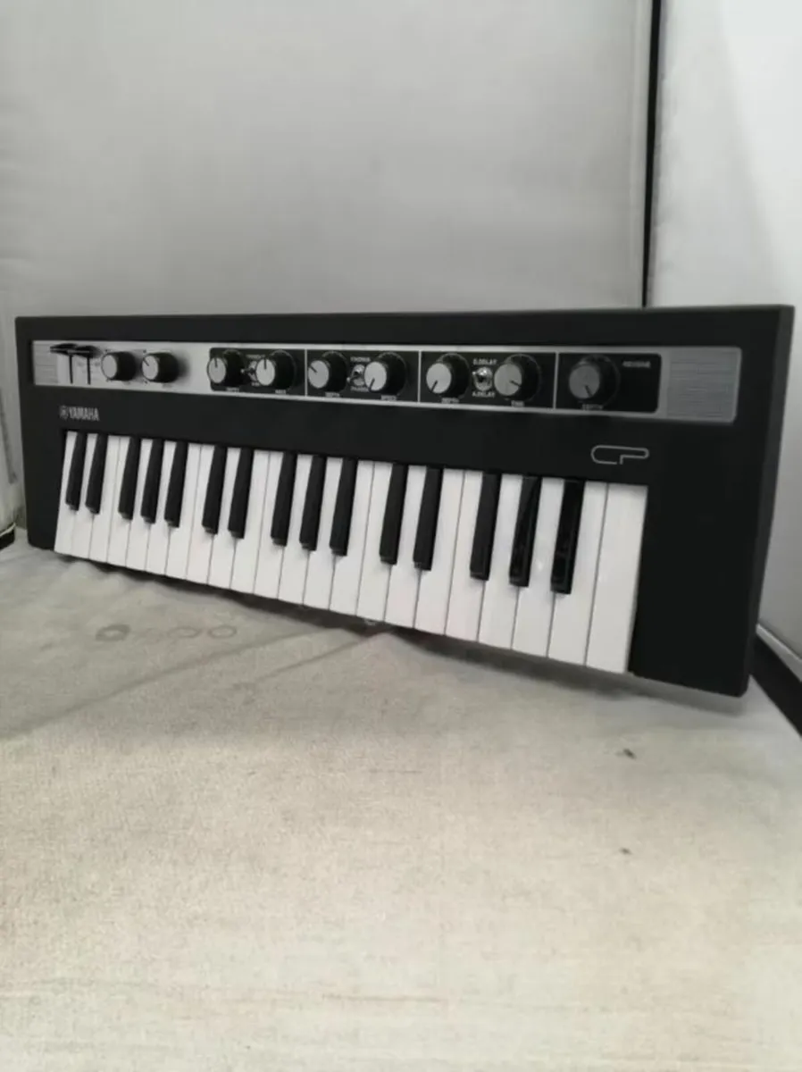 Yamaha Reface CP like new with bag sustain pedal - Image 1