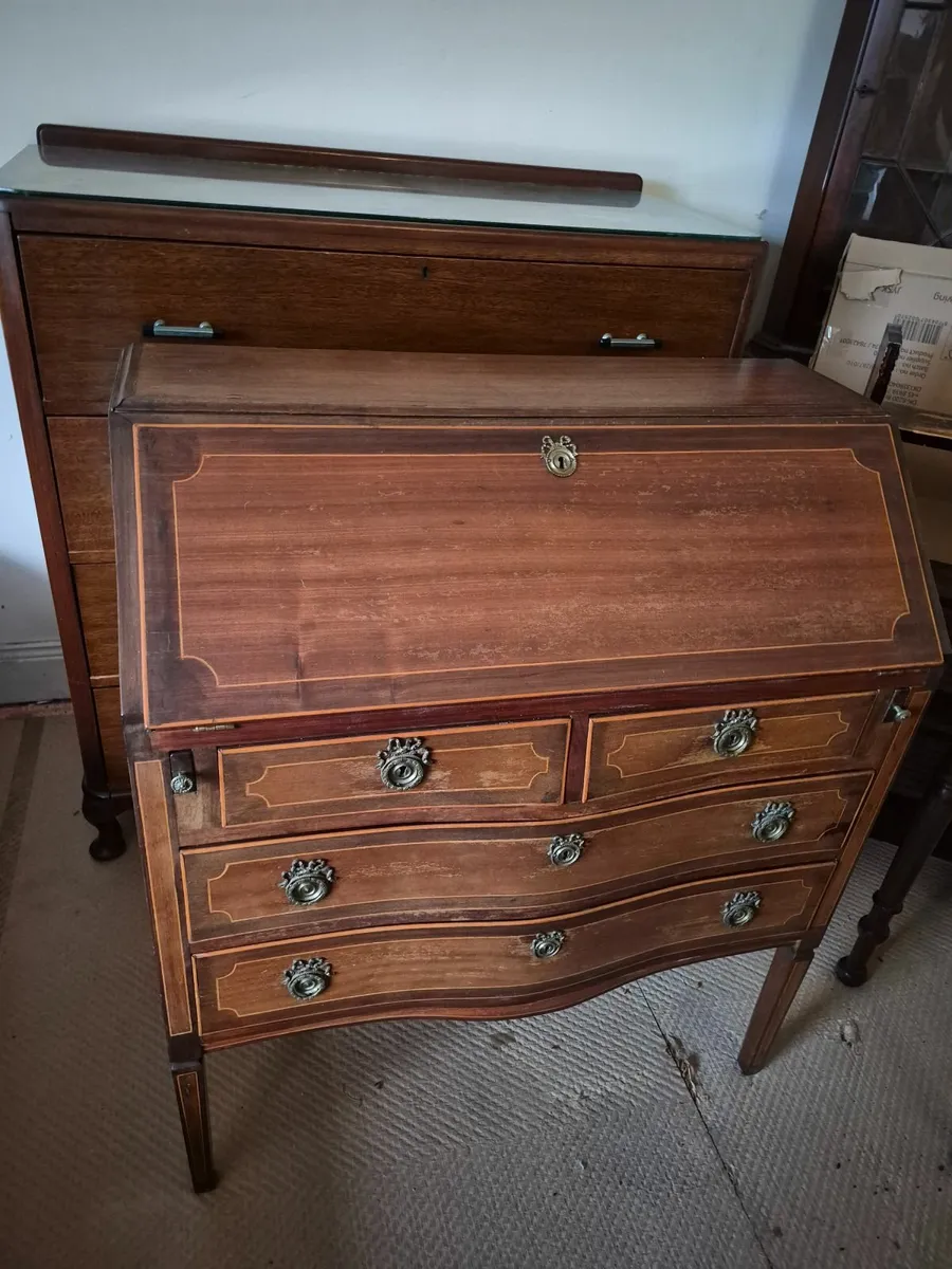 Elegant beaureau for sale - Image 1