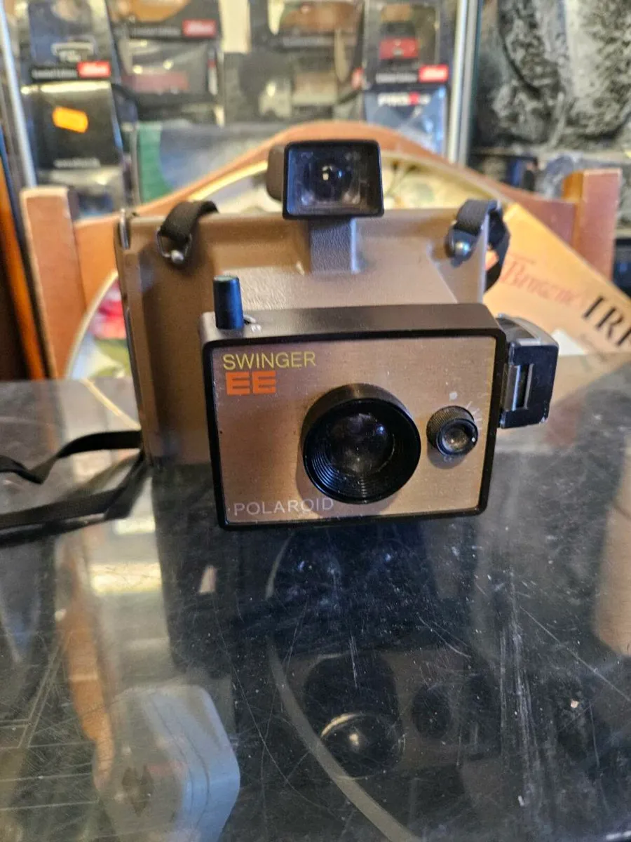 Vintage Retro Polaroid Camera - Image 2