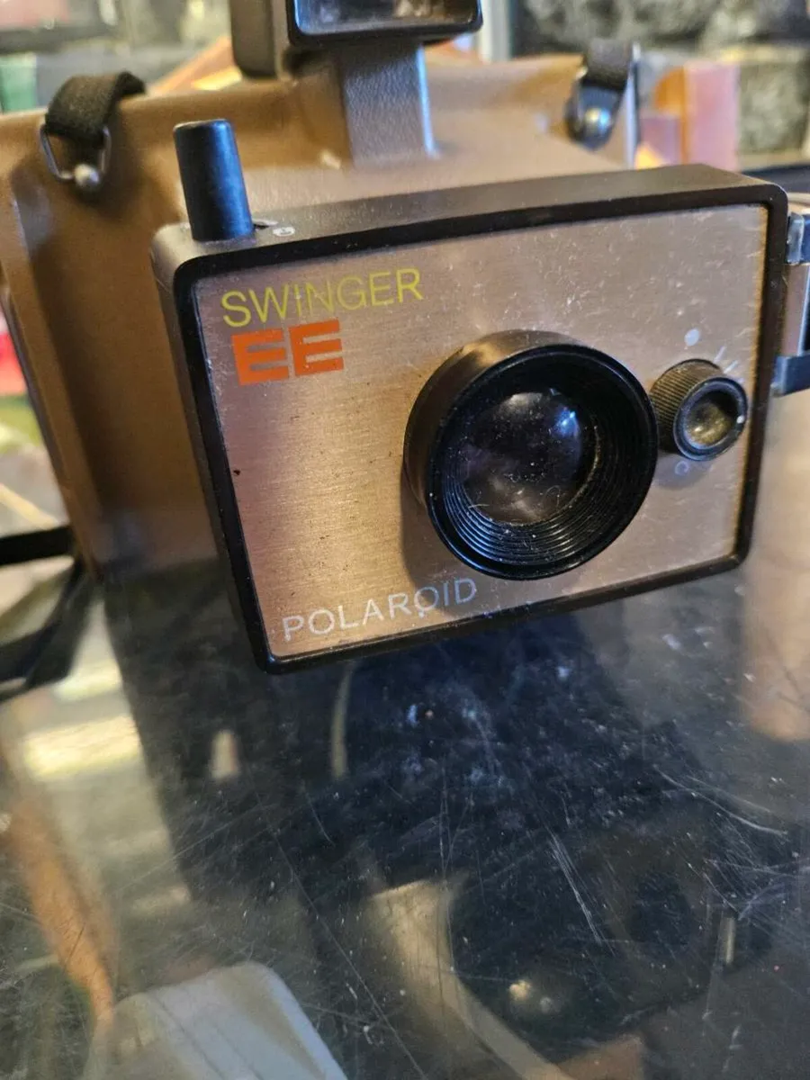 Vintage Retro Polaroid Camera - Image 3