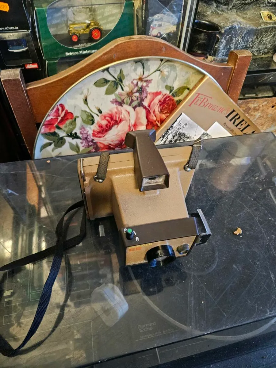 Vintage Retro Polaroid Camera - Image 4