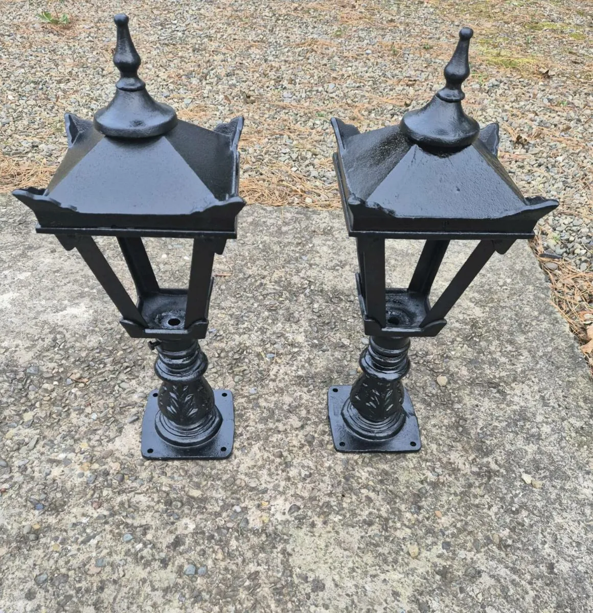 Cast iron lights - Image 1