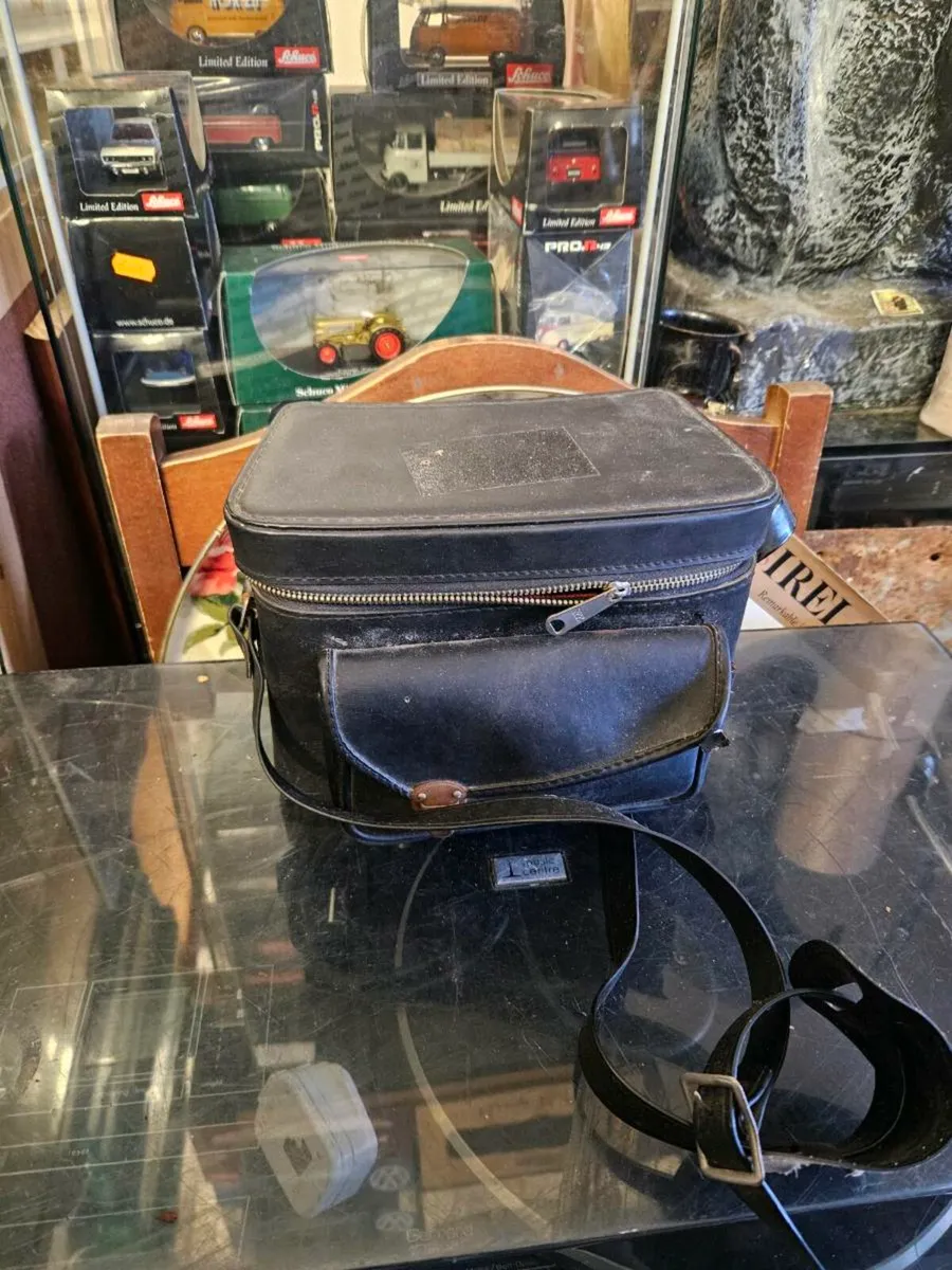 Vintage Retro Camera - Image 1