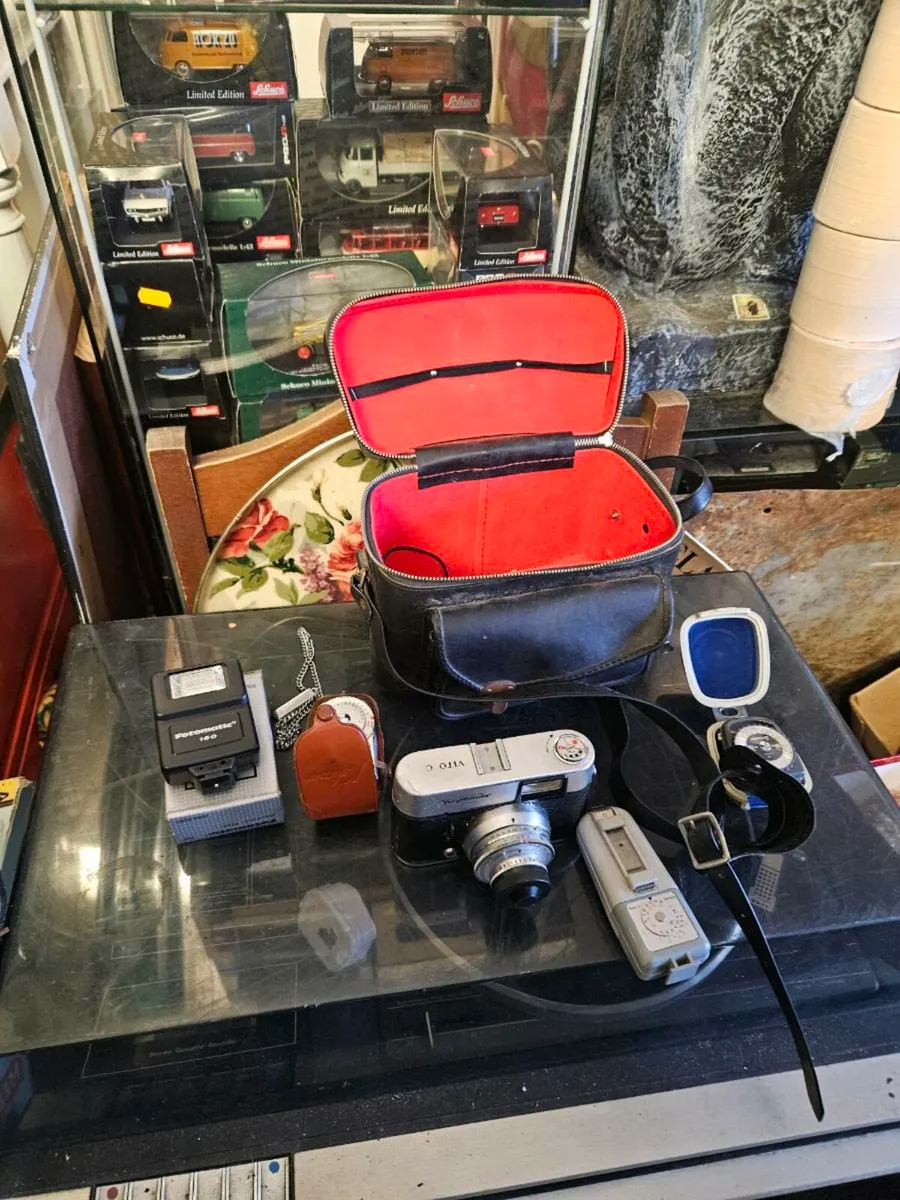 Vintage Retro Camera - Image 2