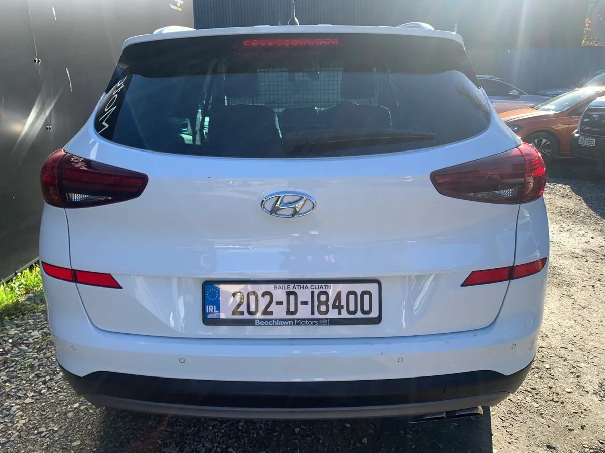 HYUNDAI TUCSON 1.6 CRDI COMFORT PLUS COMMERCIAL - Image 4