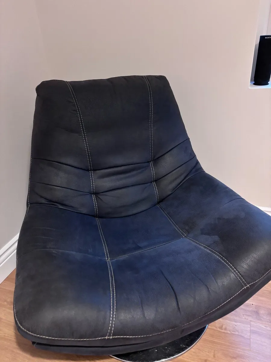 Navy swivel chair and footstool - Image 4
