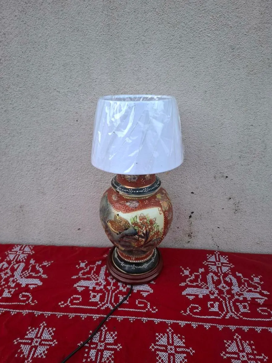 Asian porcelain lamp - Image 1