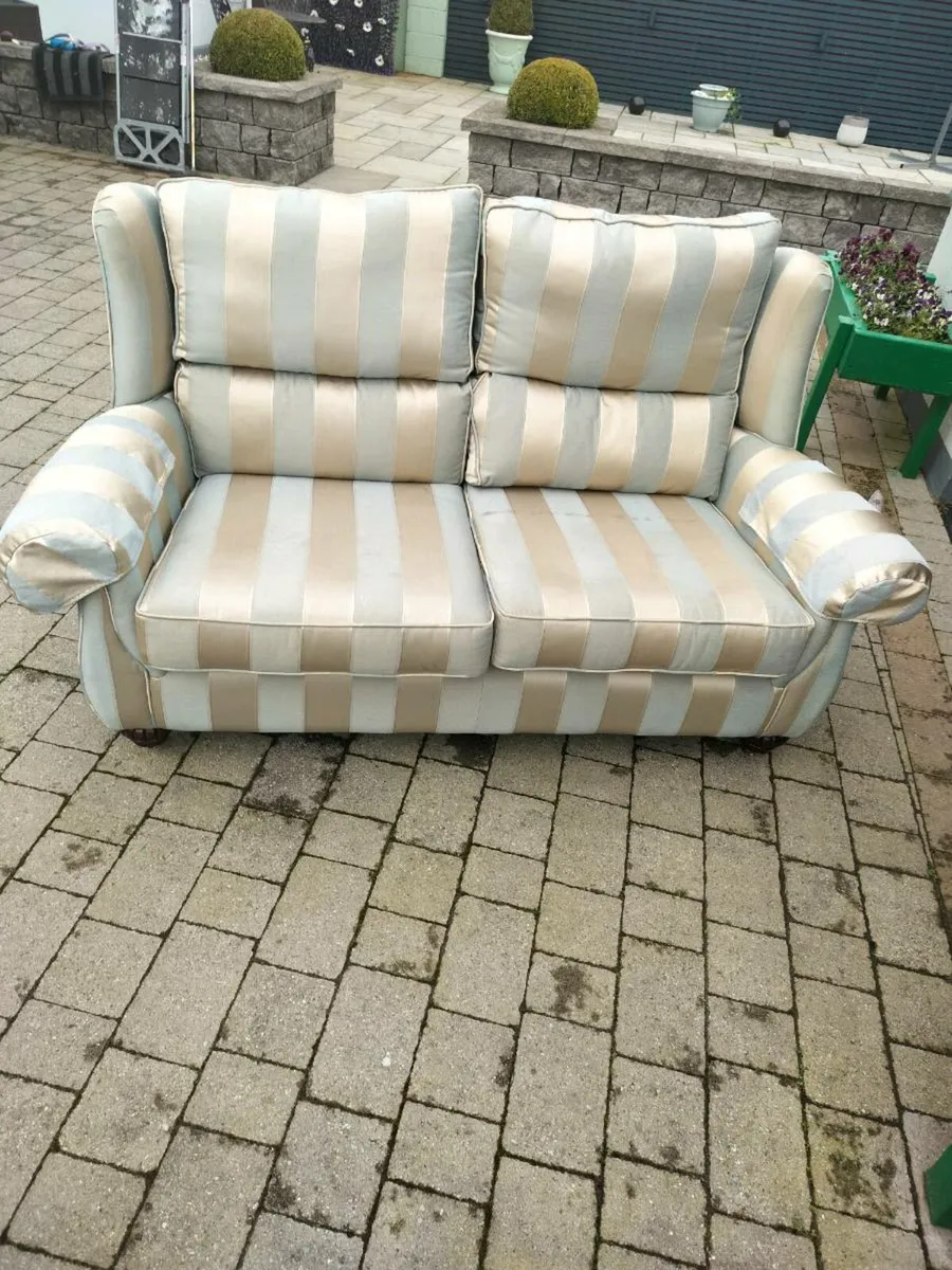 Two seater couch - Image 1
