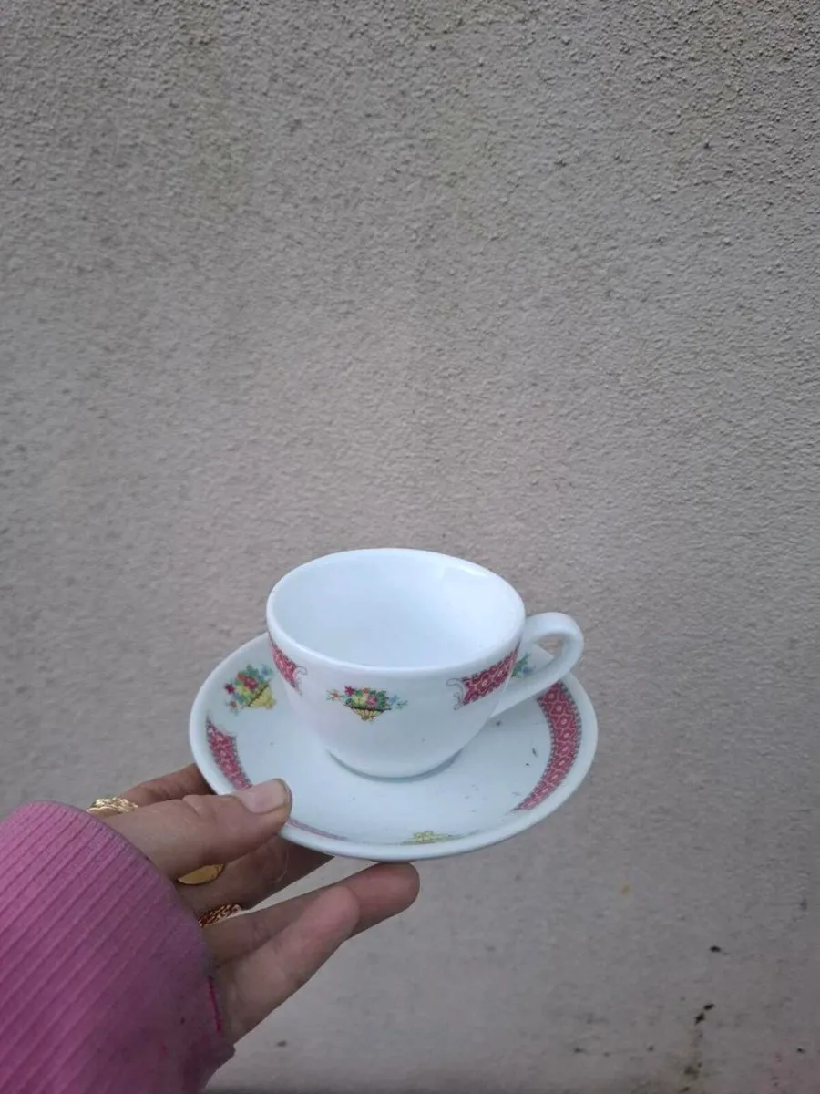 6 china floral tea cups postage possible - Image 2