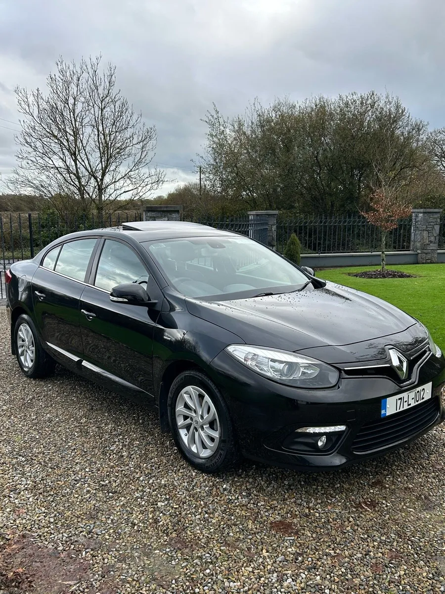 2017 One Owner Renault Fluence Diesel - Image 2
