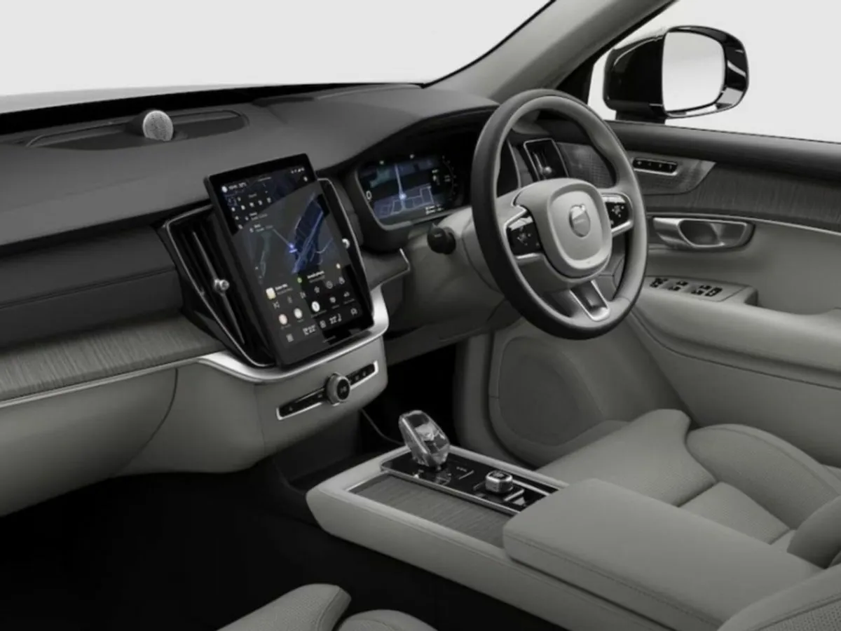 Volvo XC90 T8 PHEV Ultra Bright - Image 4