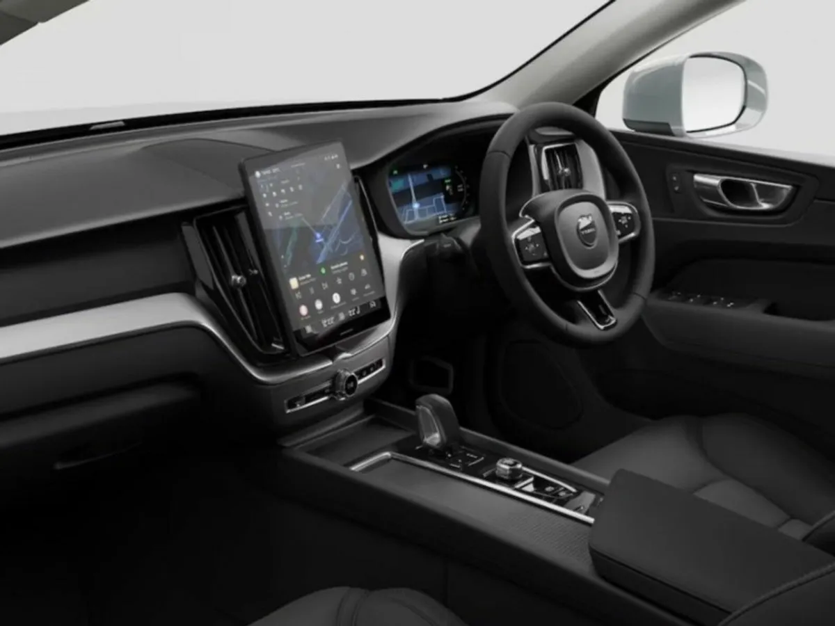 Volvo XC60 T6 PHEV Core - Image 4