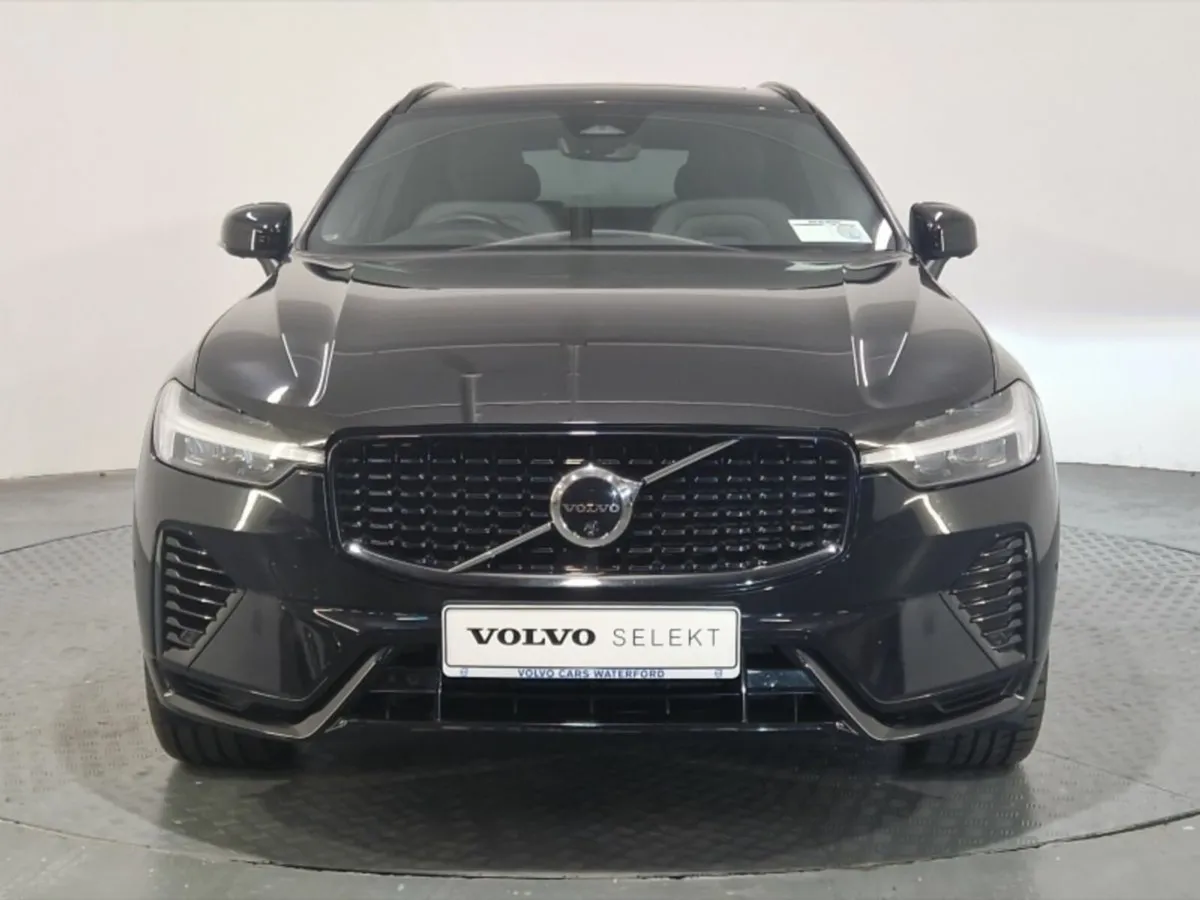 Volvo XC60 T6 PHEV Plus Dark - Image 3