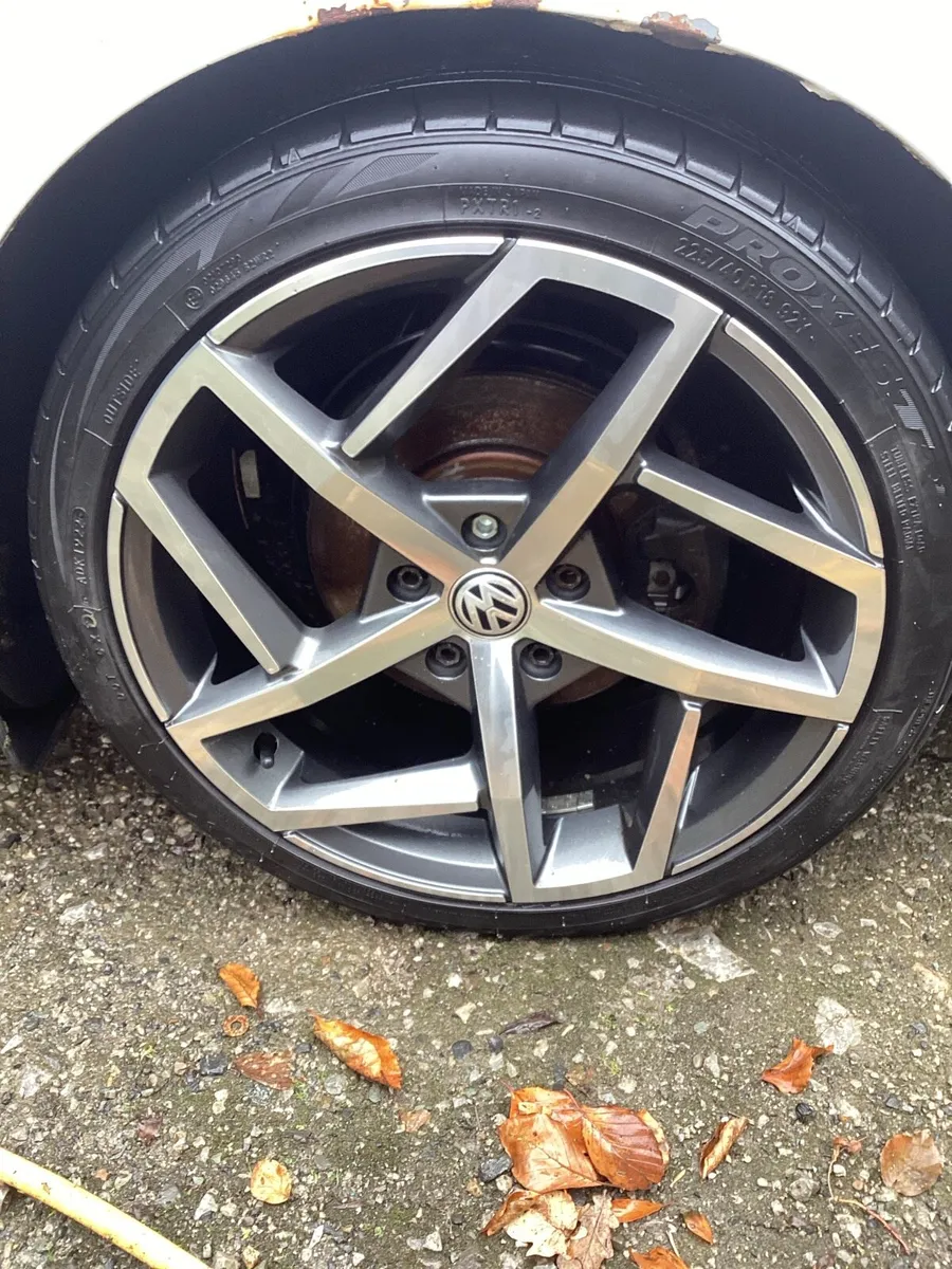 Alloys wheels 225/40/18 of golf,,, - Image 1