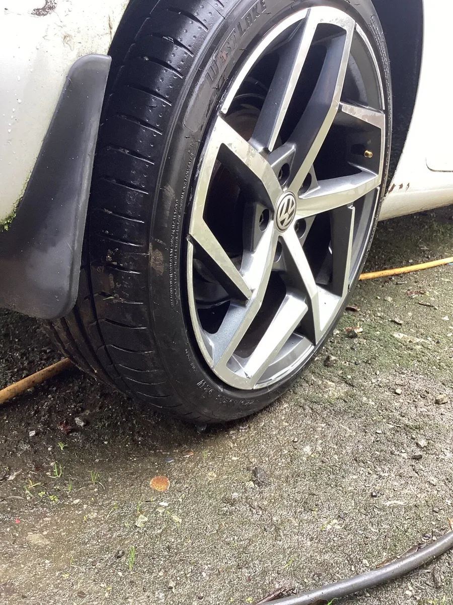 Alloys wheels 225/40/18 of golf,,, - Image 2