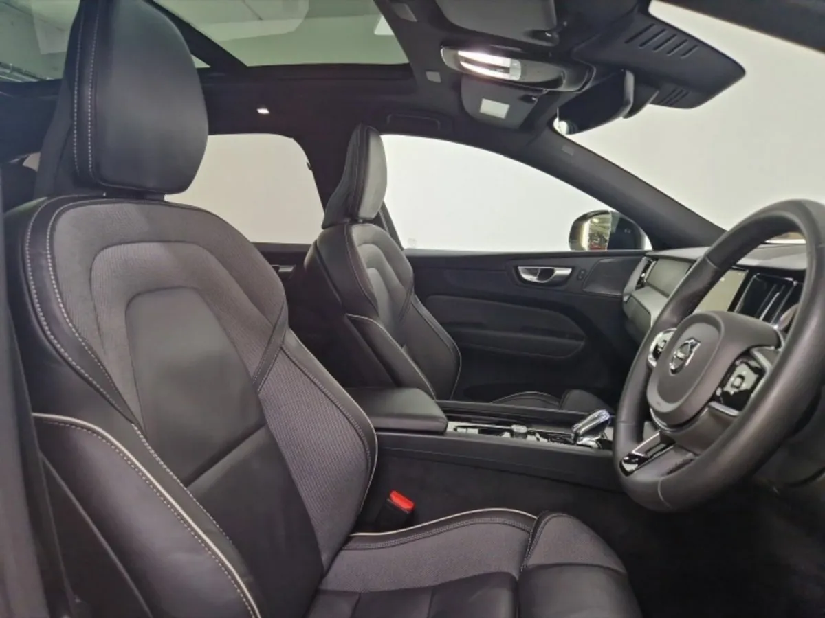 Volvo XC60 T6 PHEV Plus Dark - Image 4