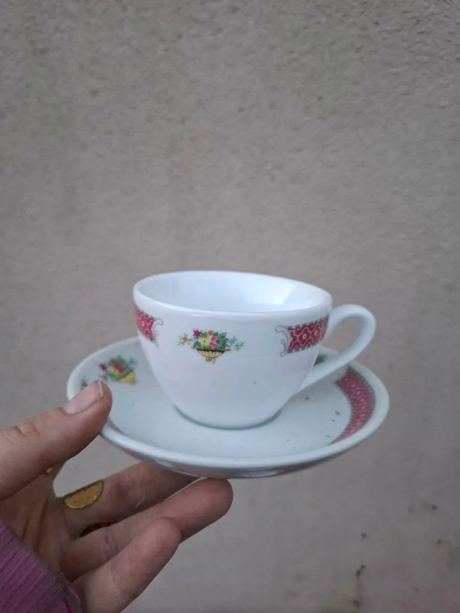 6 china floral tea cups postage possible - Image 3