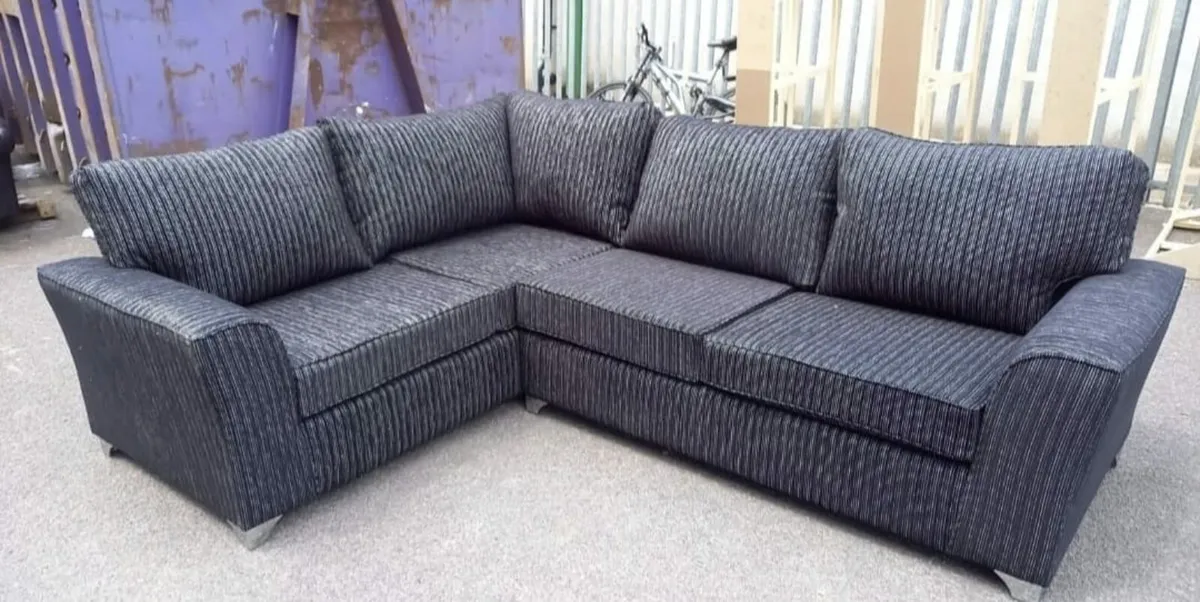 Corner suite of furniture - Image 1