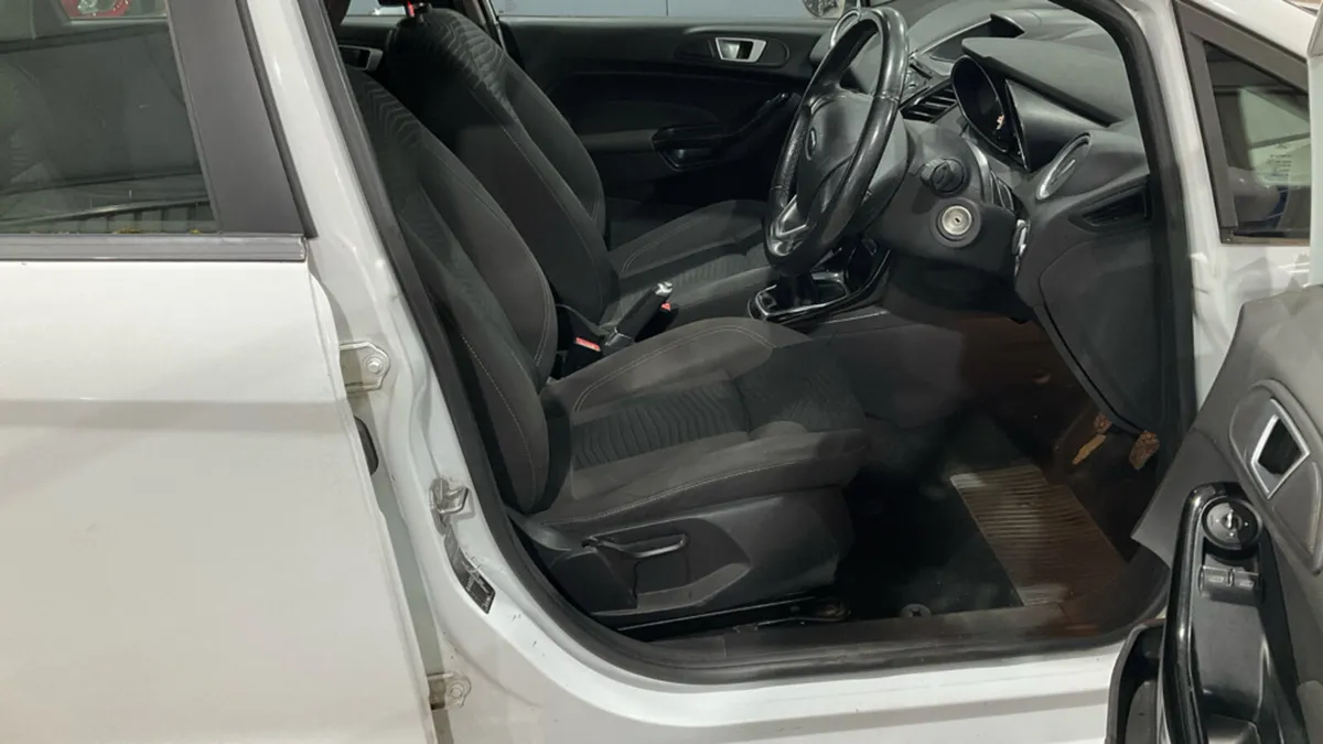 2013 Ford Fiesta 1.0 Petrol ZETEC - Image 4