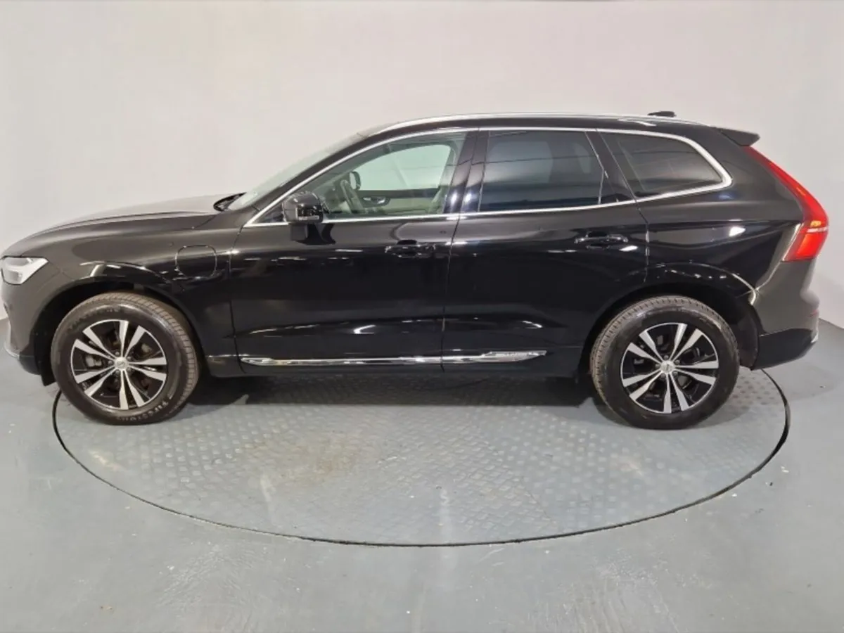Volvo XC60 T6 PHEV Core Bright - Image 4