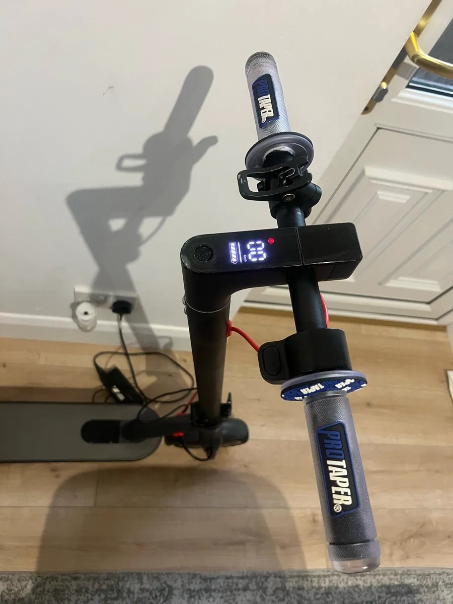 AOVOPRO Electric Scooter - Image 2