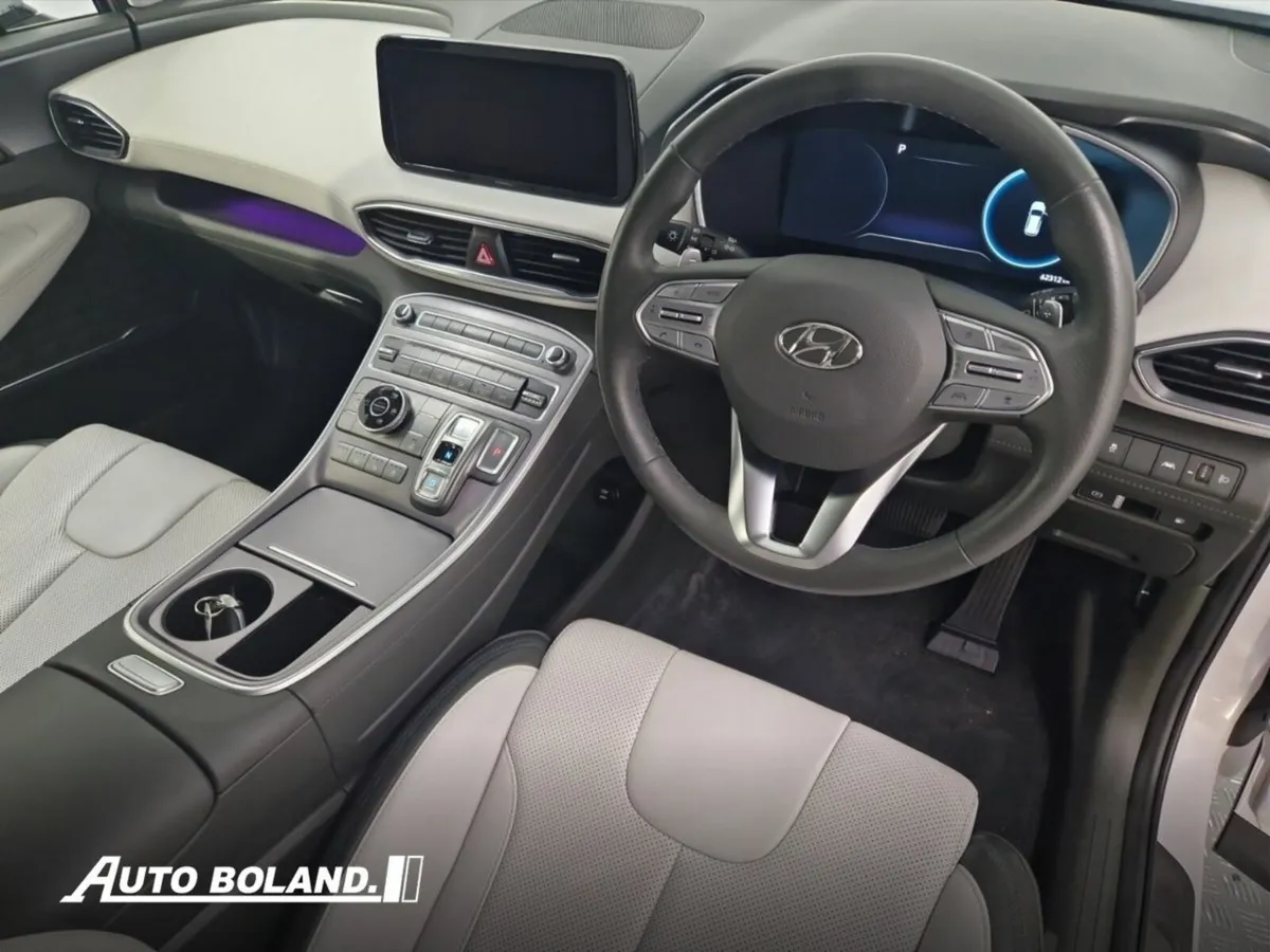 Hyundai Santa Fe 1.6 PHEV 4WD Executive Plus Auto - Image 4