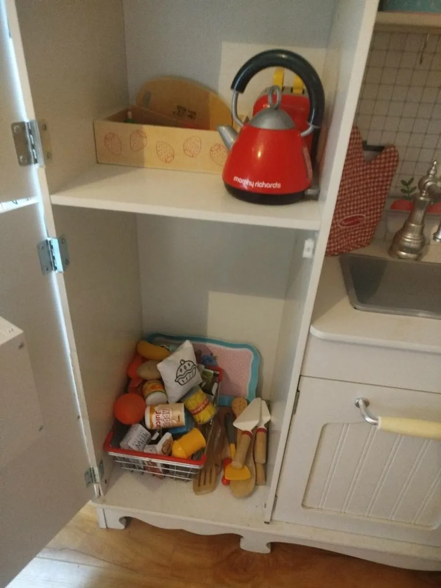 Toy kitchen - Image 4
