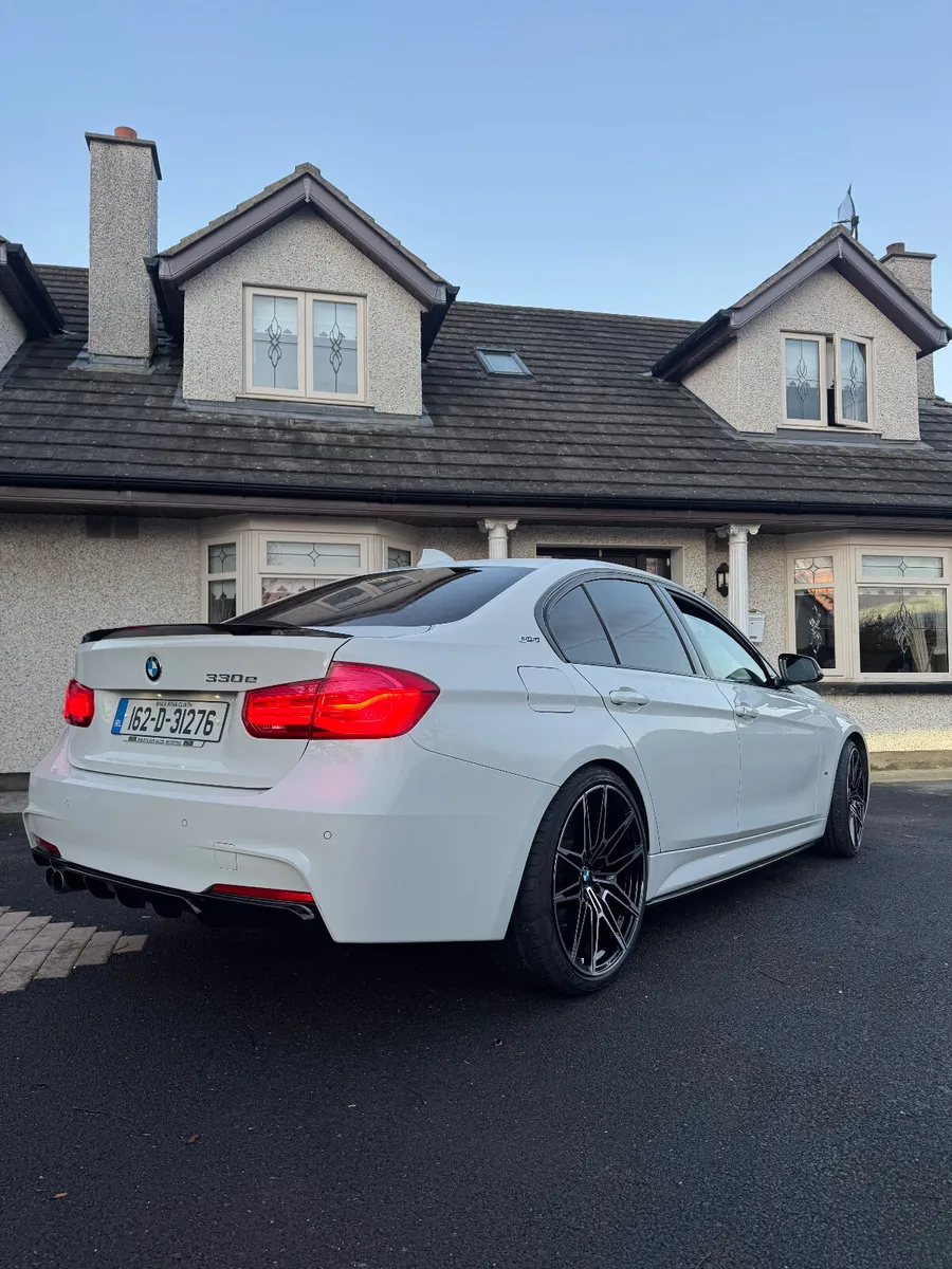 BMW 3-Series 2016 - Image 2