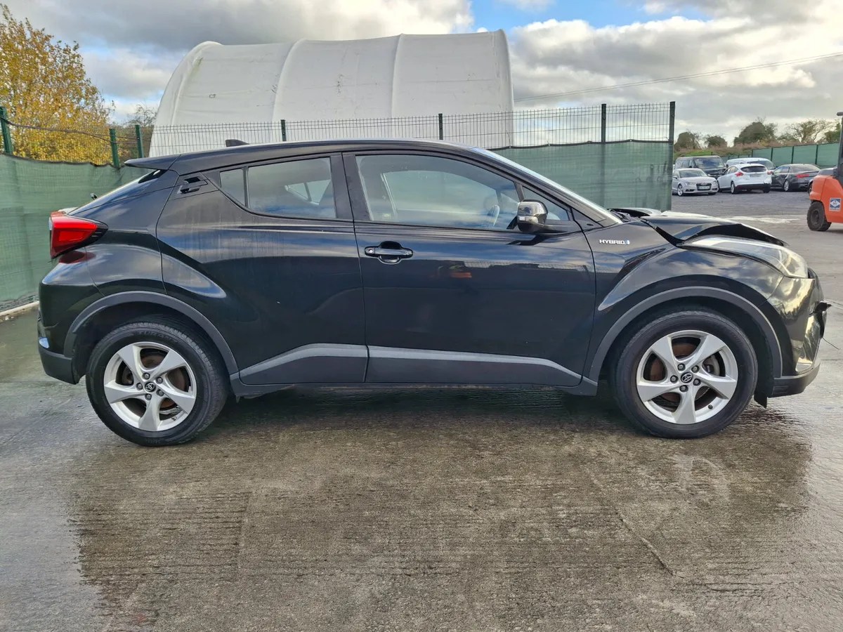 2018 Toyota CHR  Luna  Hybrid - Image 4