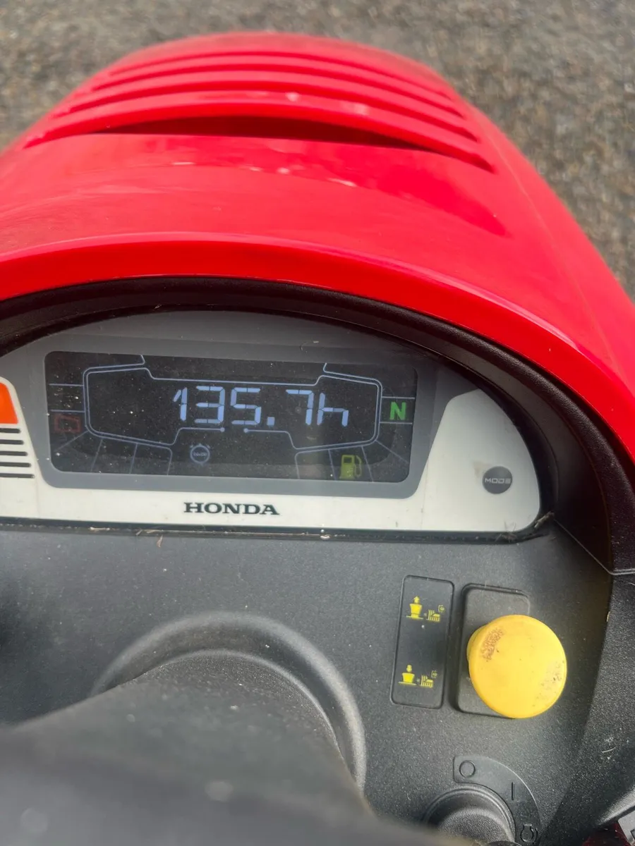 HONDA 2417 RIDE ON MOWER - Image 1