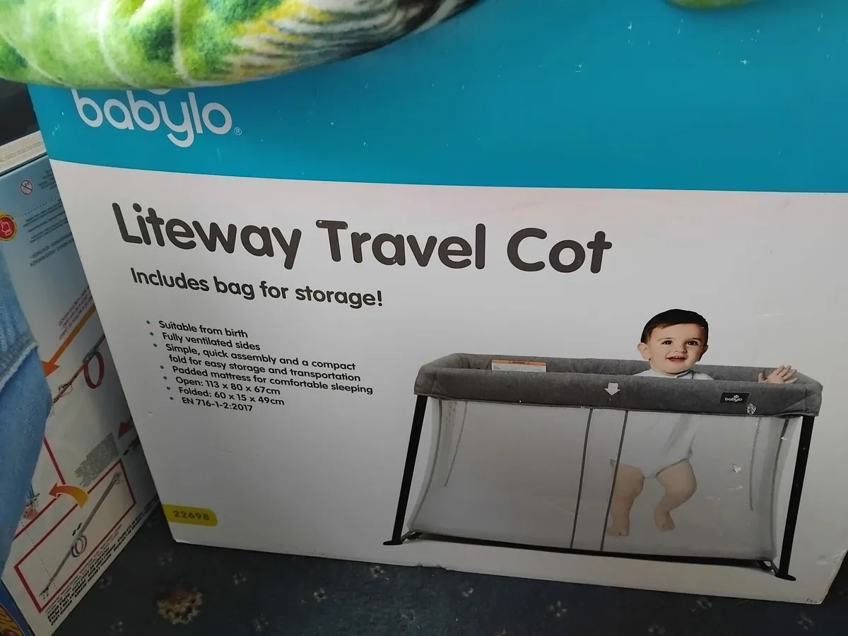 Travel cot