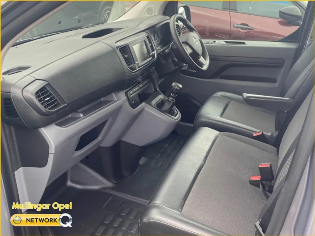 Opel Vivaro Sportive 1.5 L1 H1 120PS - Check out o - Image 4