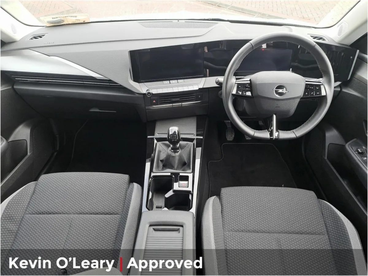 Opel Astra 1.2T SC - Image 2