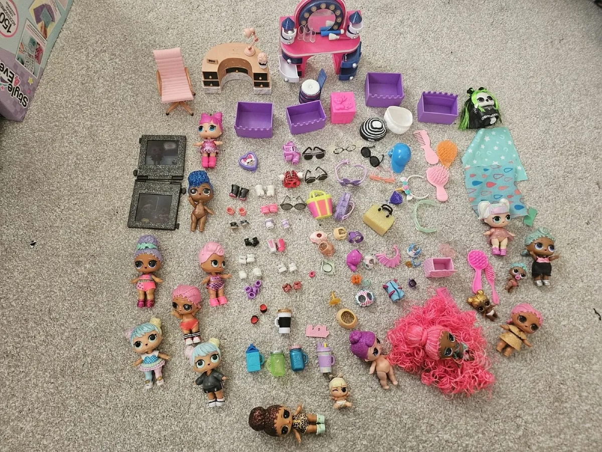 Huge LOL Dolls and Accessories collection