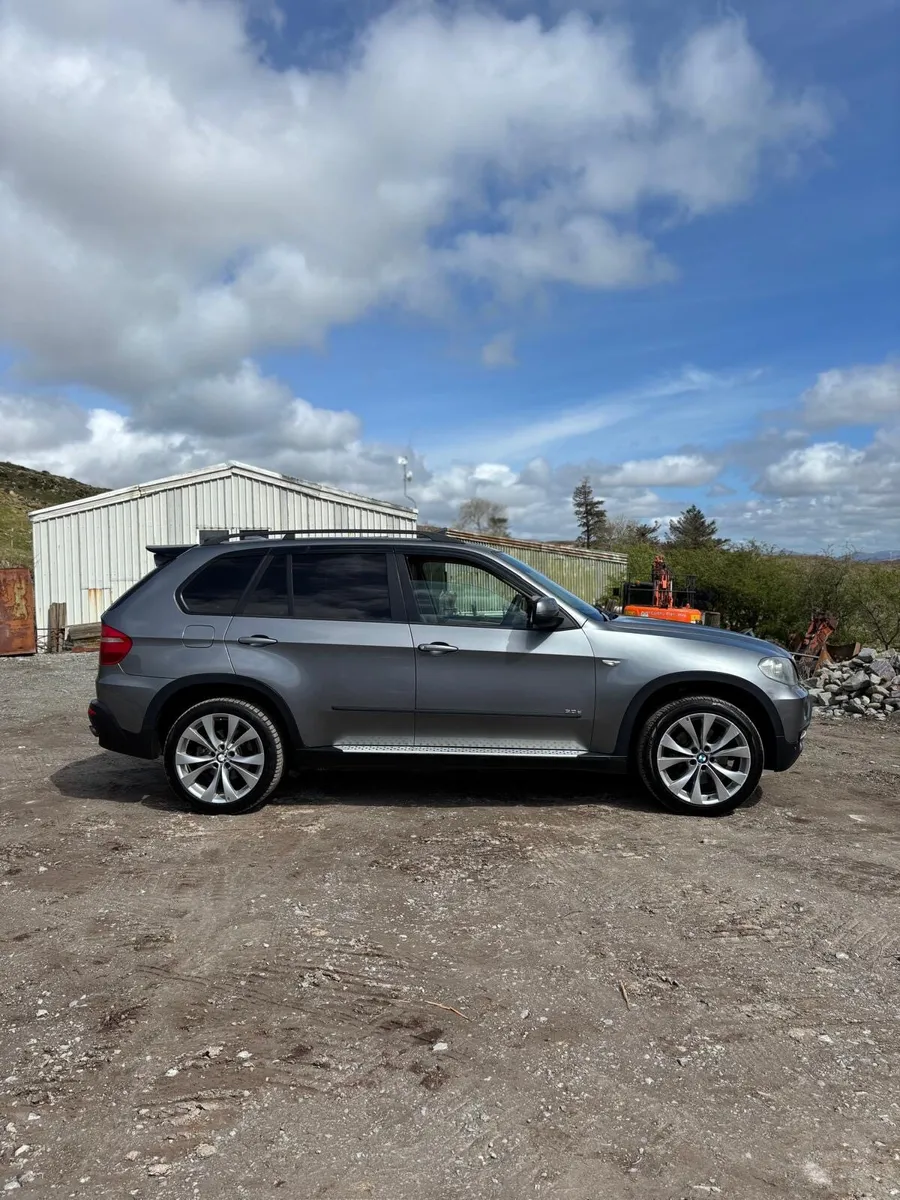 **BMW X5** - Image 1