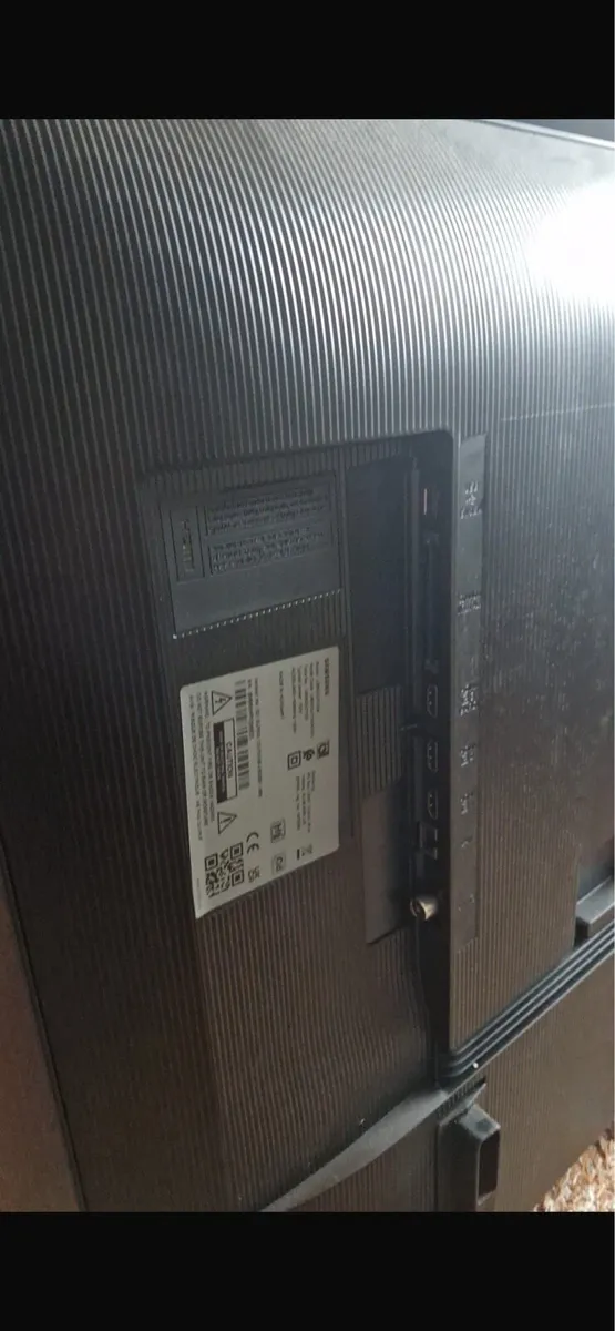 Samsung crystal UHD DU7100 50 Flat screen TV - Image 2
