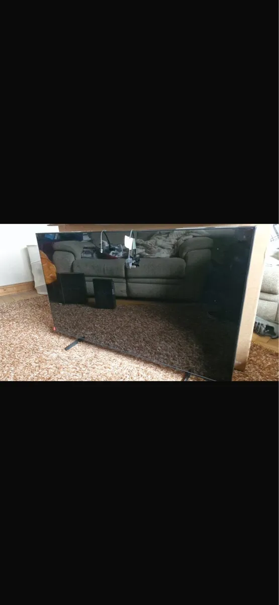 Samsung crystal UHD DU7100 50 Flat screen TV - Image 4